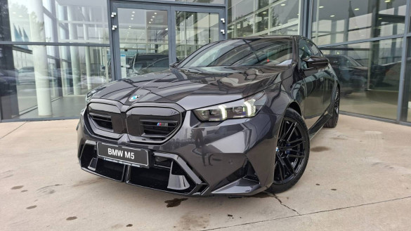BMW M5 Sedan