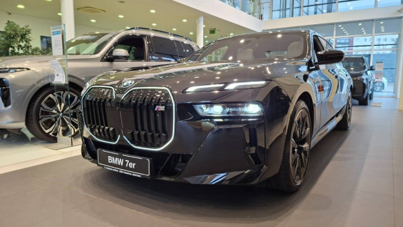 BMW Rad 7 M760e xDrive Sedan