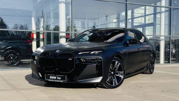 BMW M760e xDrive Sedan
