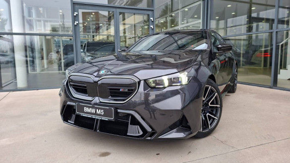 BMW M5 Sedan