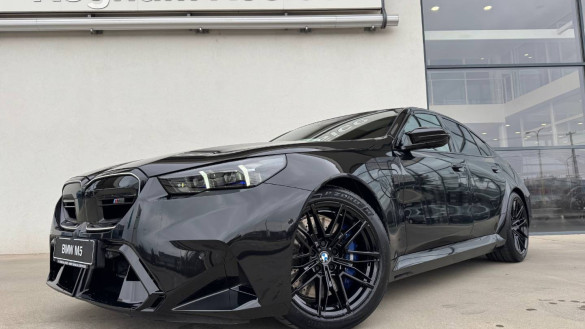 BMW M5 Sedan